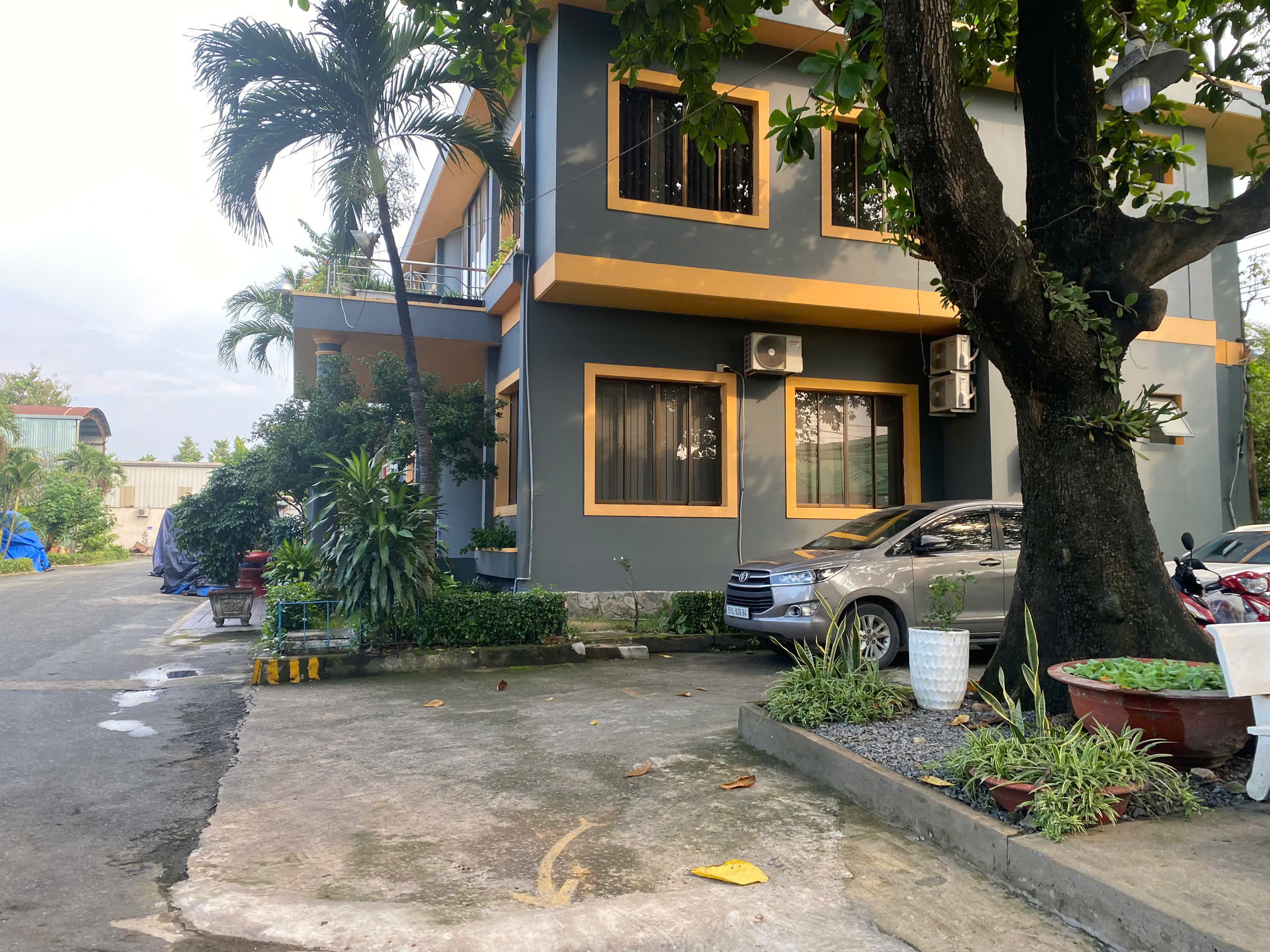 Outer view of ofice building 2.jpg